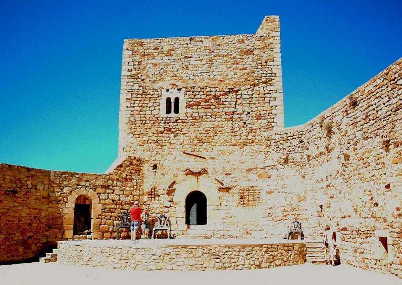 Castillo de Puertomingalvo, Spain